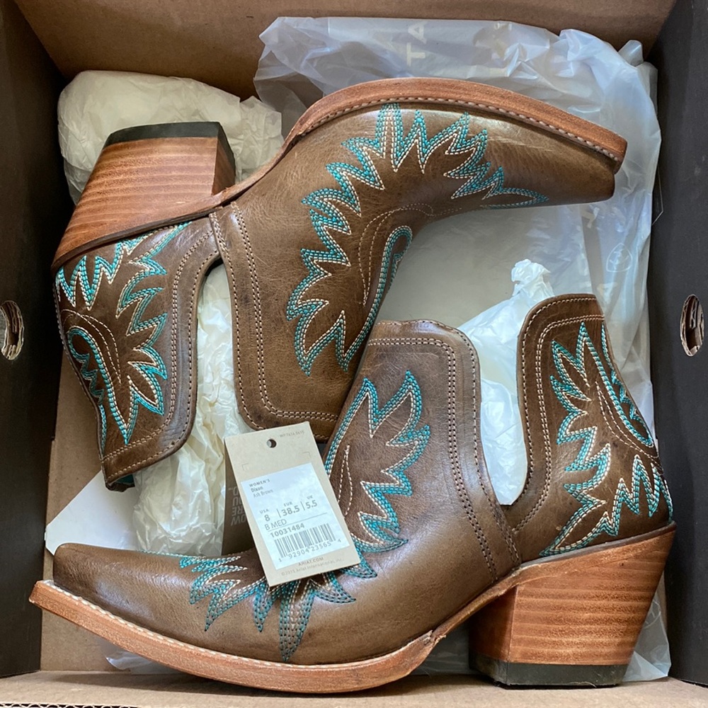 Ariat Dixon booties size 8 B medium